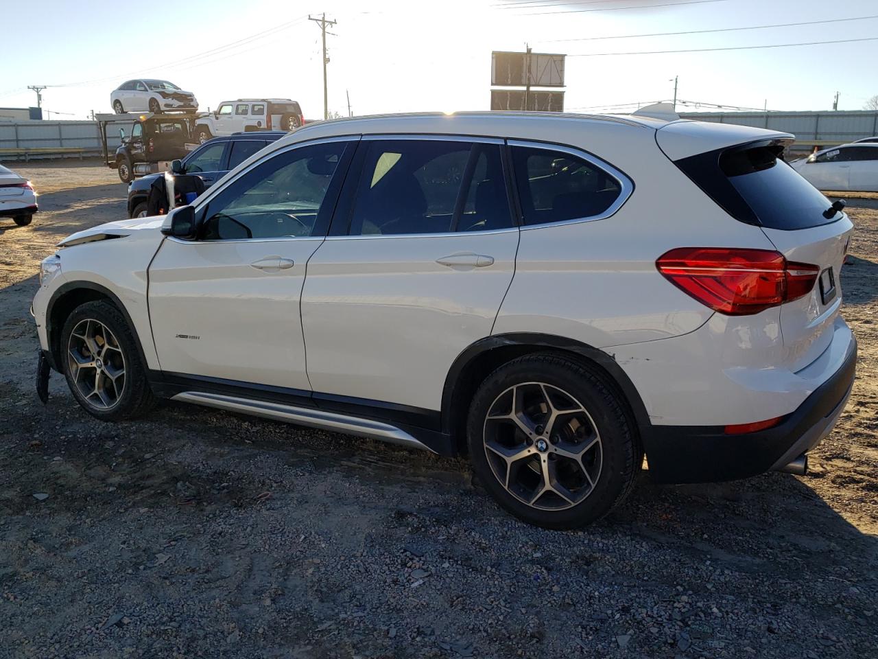 Изображение 2 2018 BMW X1 XDRIVE28I 2018 с VIN WBXHT3C32J5L26536