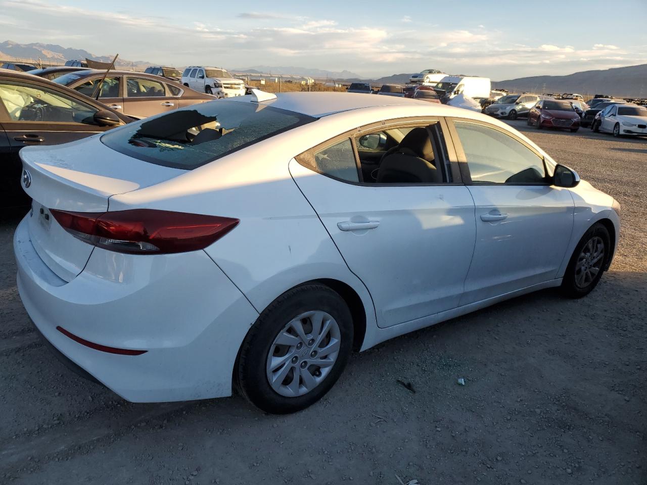 Изображение 3 2017 HYUNDAI ELANTRA SE 2017 с VIN 5NPD74LF0HH111490