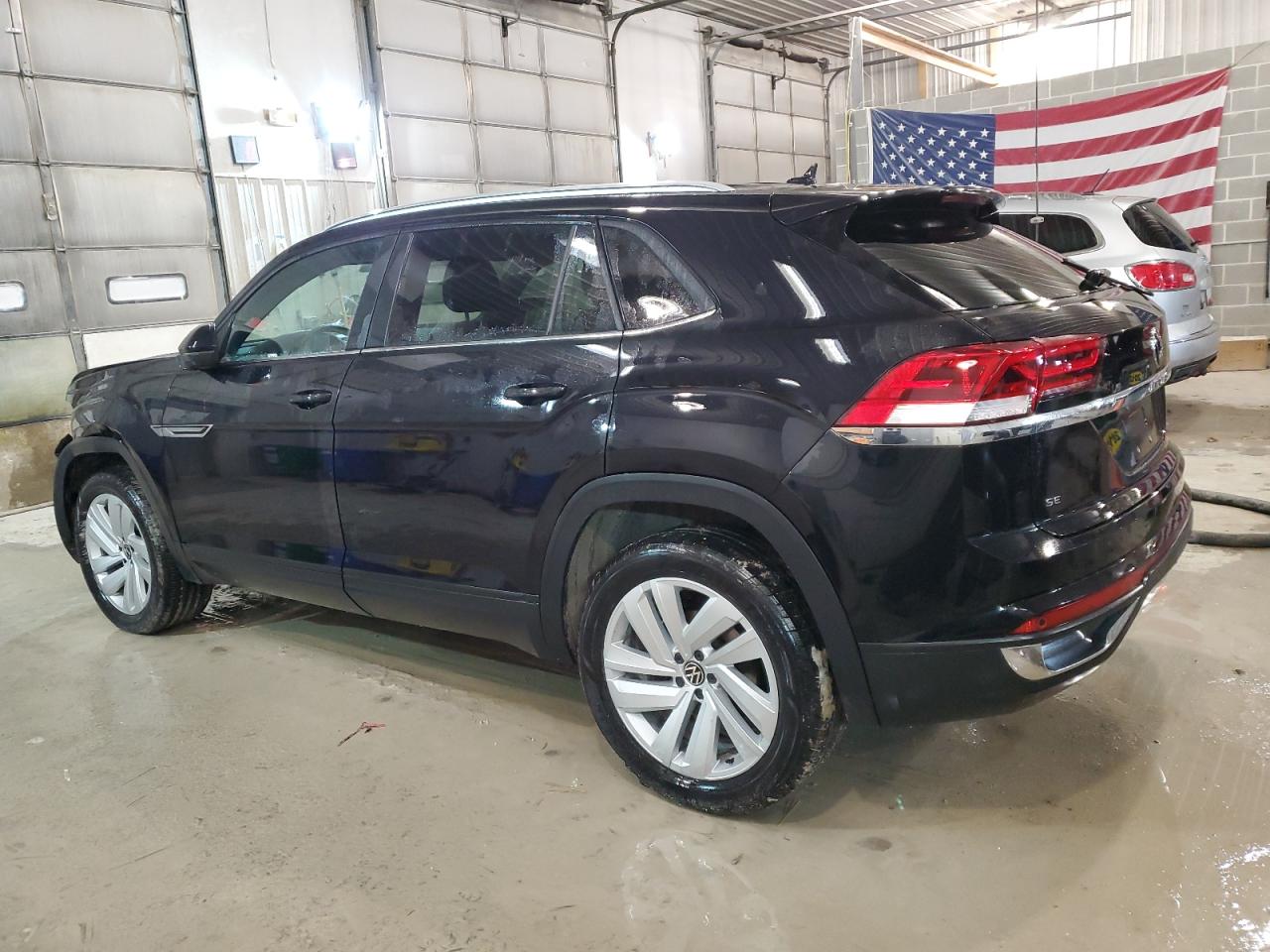 Изображение 2 2022 VOLKSWAGEN ATLAS CROSS SPORT SE 2022 с VIN 1V2HC2CAXNC227209