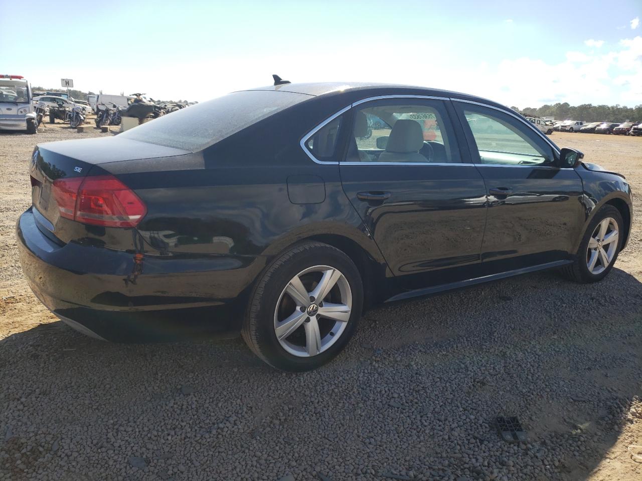 Image 3 of 2013 VOLKSWAGEN PASSAT SE 2013 with VIN 1VWBH7A35DC095207