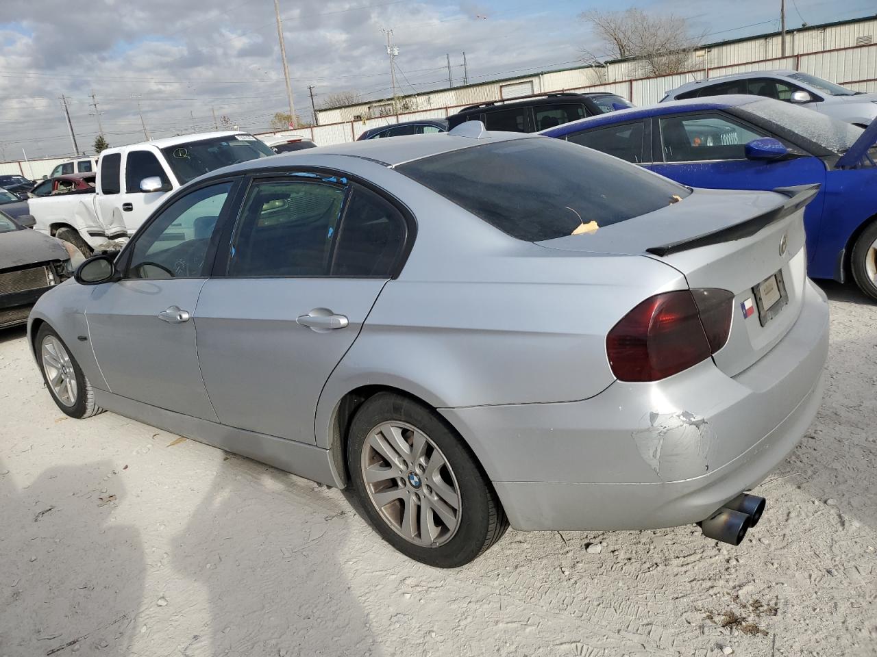 Obraz 2 z 2006 BMW 325 I 2006 z VIN WBAVB13586KX39625