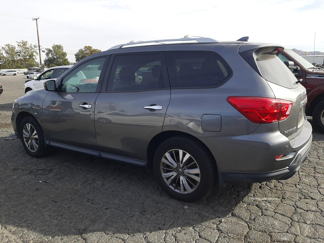 Obraz 2 z 2019 NISSAN PATHFINDER S 2019 z VIN 5N1DR2MN7KC636033