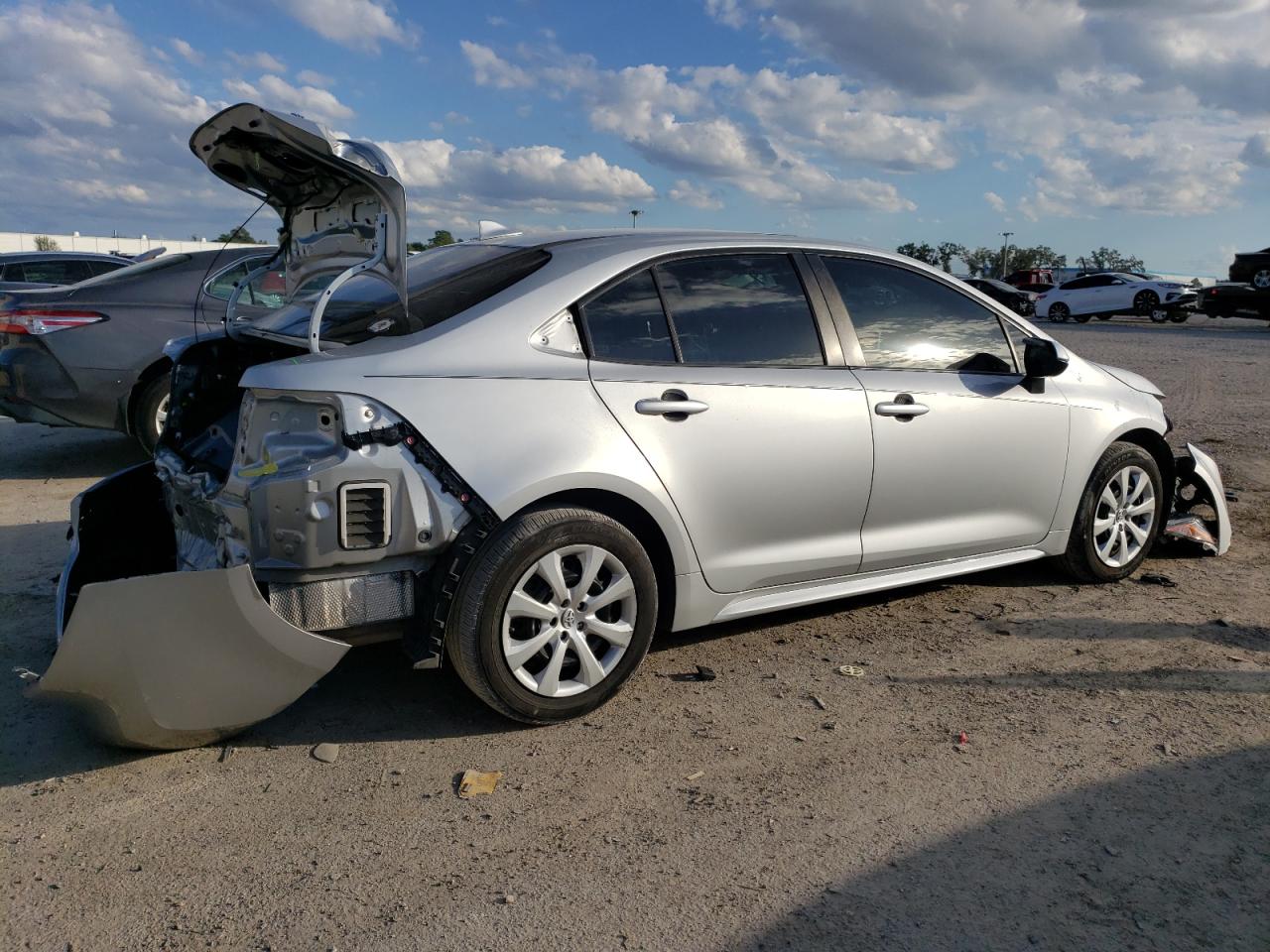 Image 3 of 2020 TOYOTA COROLLA LE 2020 with VIN JTDEPRAE7LJ090925