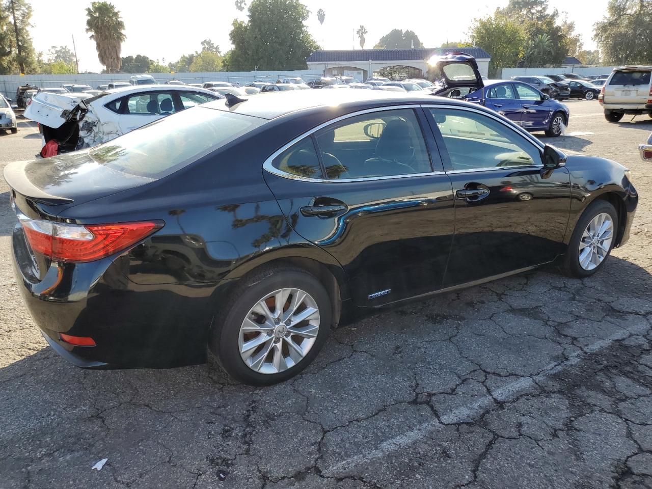 Image 3 of 2014 LEXUS ES 300H 2014 with VIN JTHBW1GG5E2055408