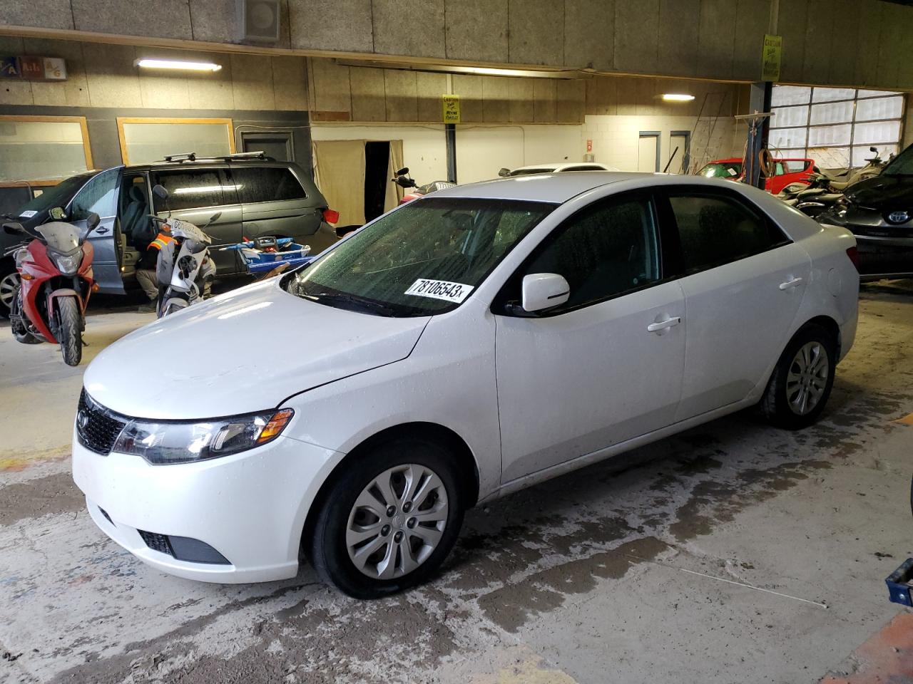 Image 1 of 2013 KIA FORTE EX 2013 with VIN KNAFU4A23D5665129