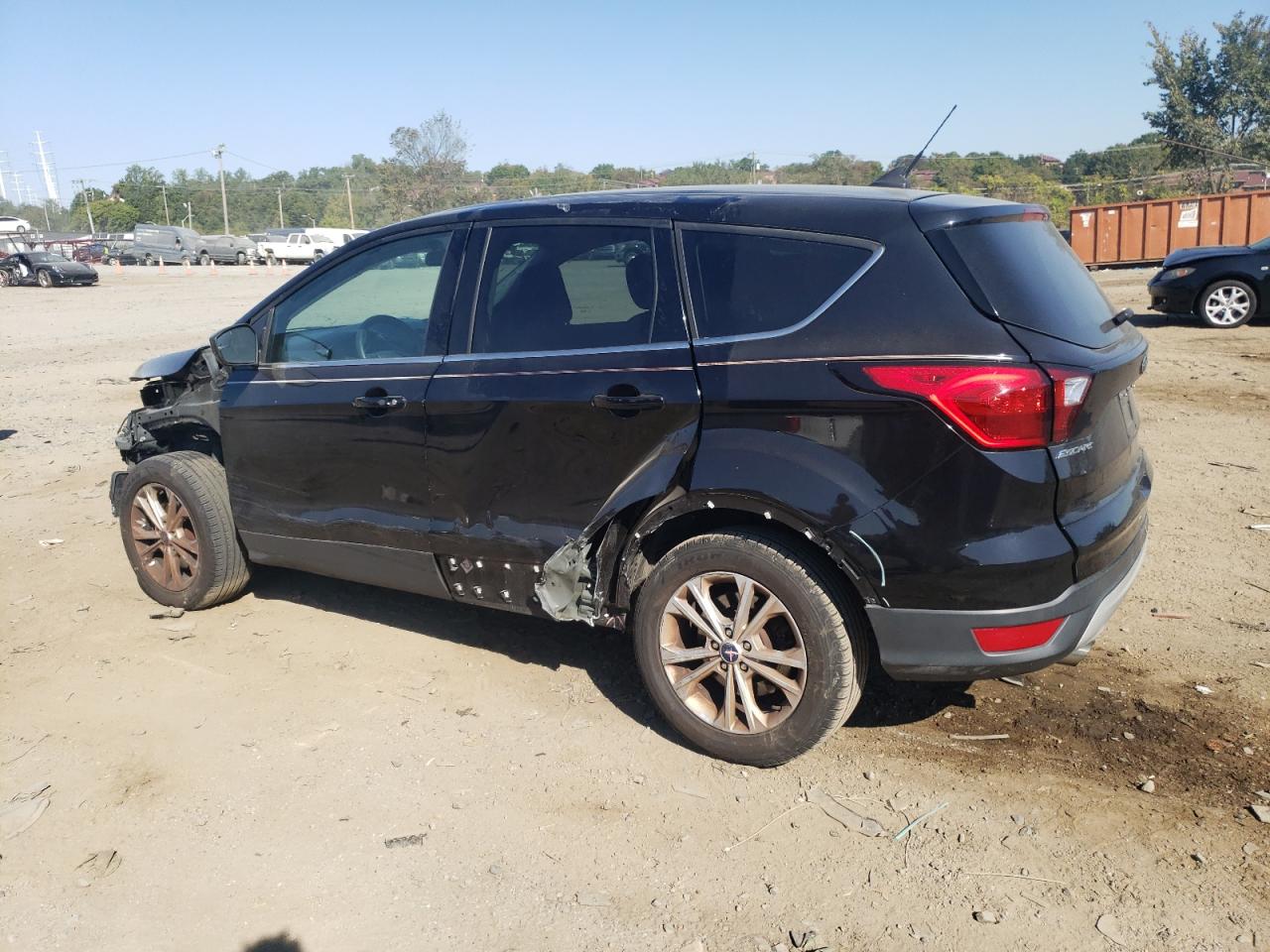 Изображение 2 2019 FORD ESCAPE SE 2019 с VIN 1FMCU9G97KUB66226