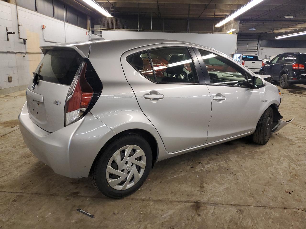 Image 3 of 2015 TOYOTA PRIUS C  2015 with VIN JTDKDTB38F1111470