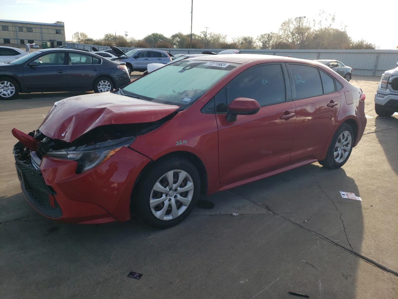 Obraz 1 z 2020 TOYOTA COROLLA LE 2020 z VIN JTDEPRAE0LJ040464