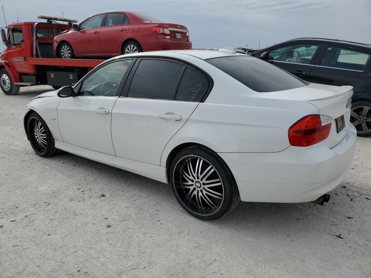 Image 2 of 2007 BMW 328 I 2007 with VIN WBAVA33507KX73042