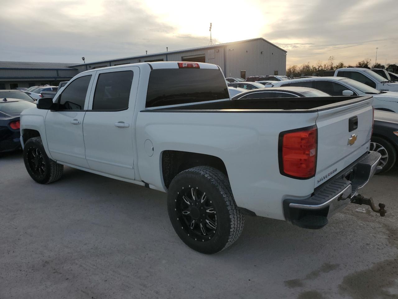 Изображение 2 2018 CHEVROLET SILVERADO C1500 LT 2018 с VIN 3GCPCREC7JG592944