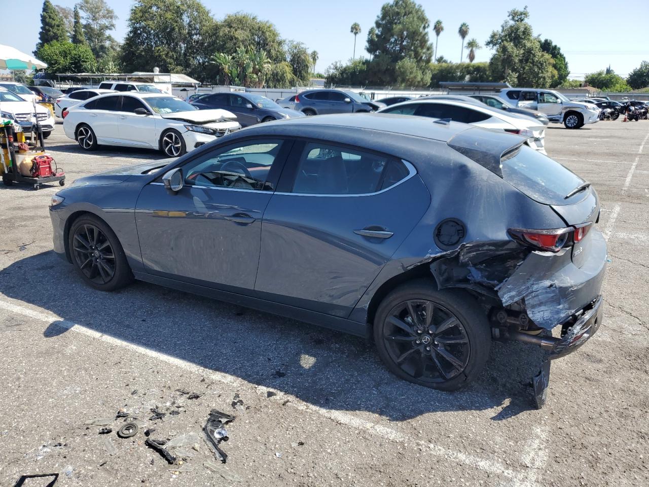 Image 2 of 2021 MAZDA 3 PREMIUM 2021 with VIN JM1BPAML1M1348758