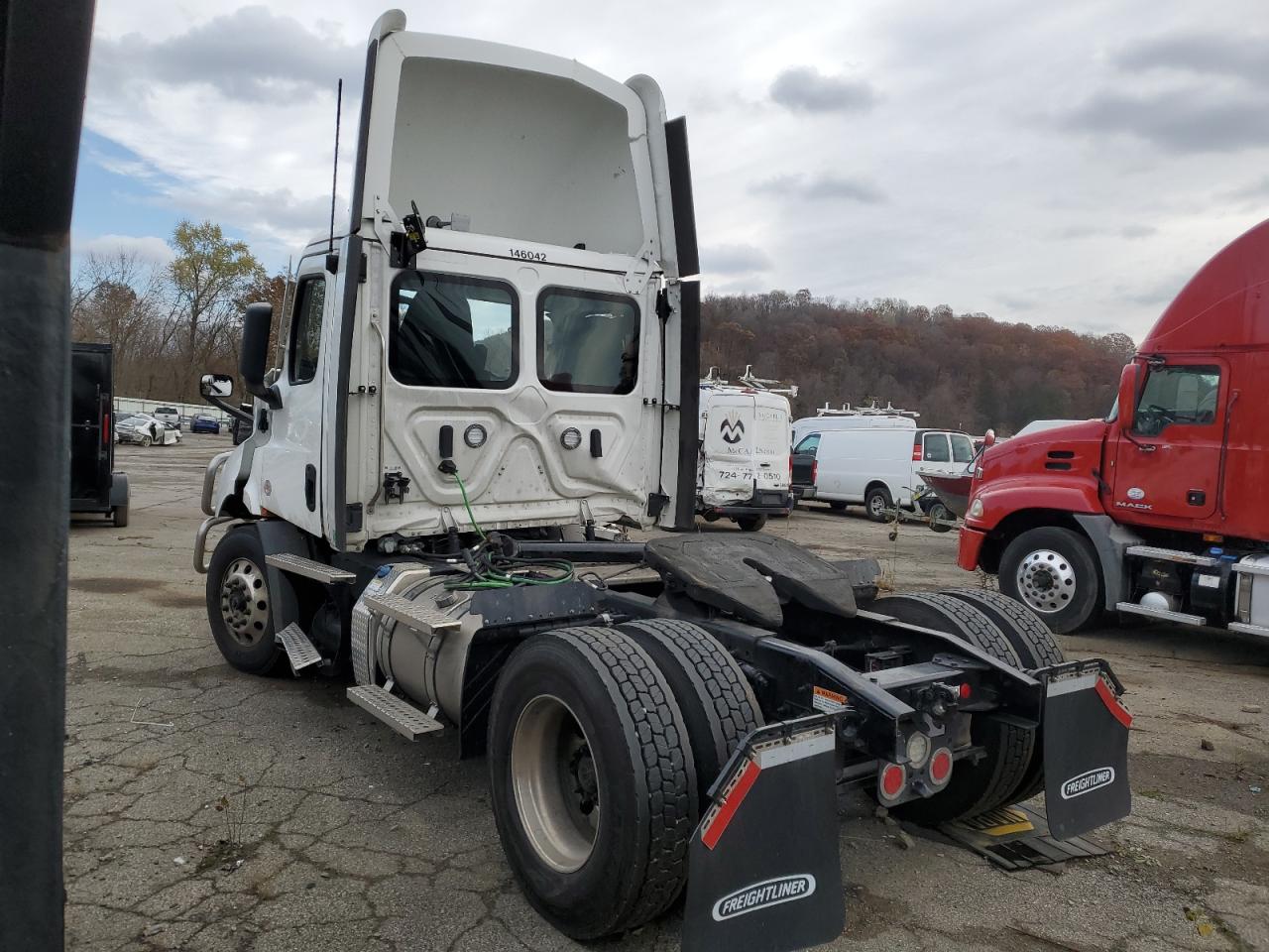 Image 3 of 2023 FREIGHTLINER CASCADIA 116  2023 with VIN 3AKBHTDV0PDUP1973
