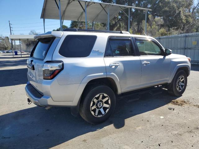 Obraz 3 z 2020 TOYOTA 4RUNNER SR5/SR5 PREMIUM 2020 z VIN JTEBU5JR4L5803209