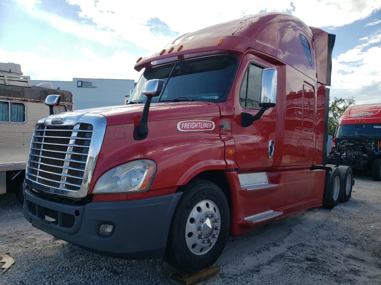 Image 2 of 2014 FREIGHTLINER CASCADIA 125  2014 with VIN 3AKJGLDRXESFK1808