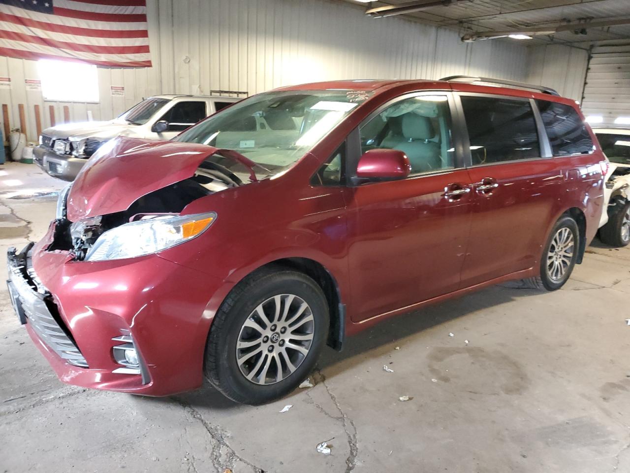 Изображение 1 2019 TOYOTA SIENNA XLE 2019 с VIN 5TDYZ3DC6KS020946