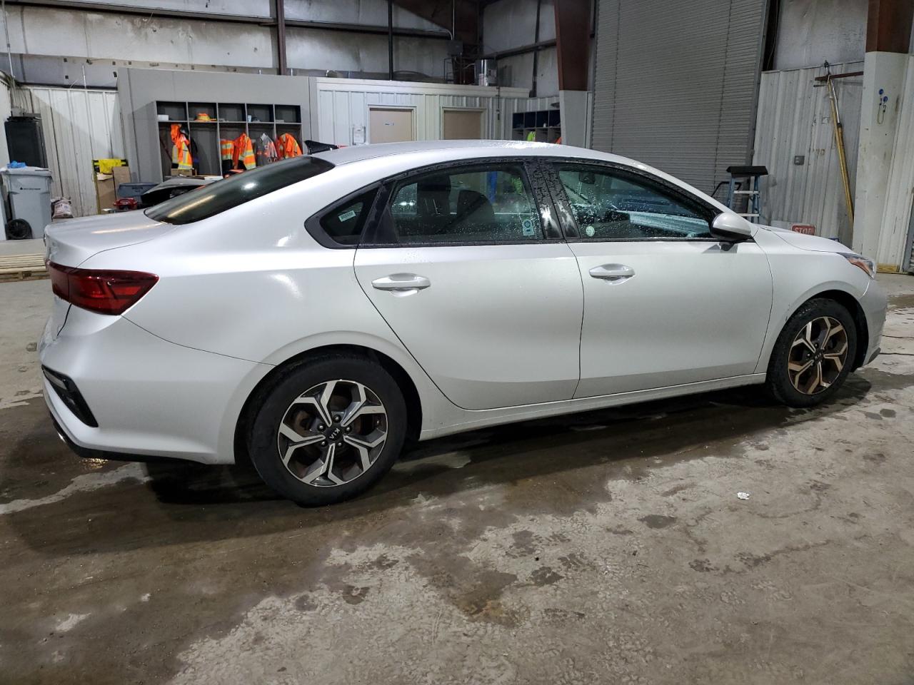 Изображение 3 2021 KIA FORTE FE 2021 с VIN 3KPF24AD2ME327915