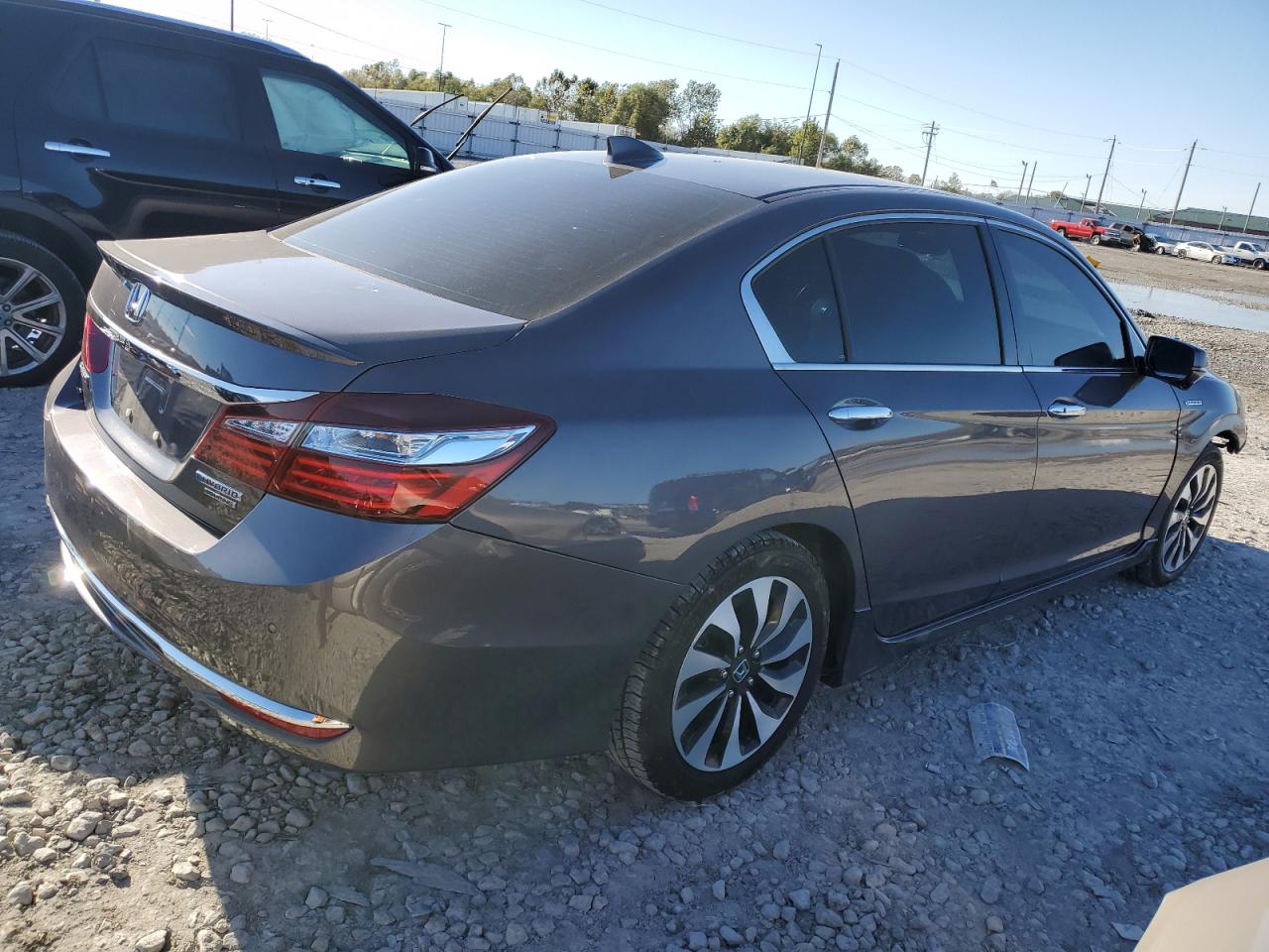 Obraz 3 z 2017 HONDA ACCORD TOURING HYBRID 2017 z VIN JHMCR6F77HC026050