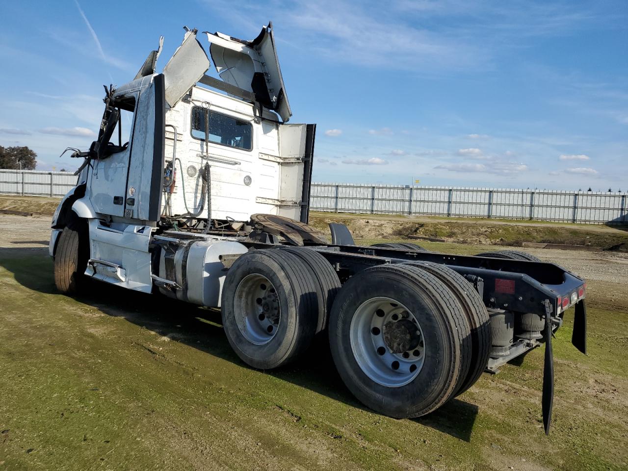 Image 3 of 2019 VOLVO VNR  2019 with VIN 4V4WB9DH8KN234034