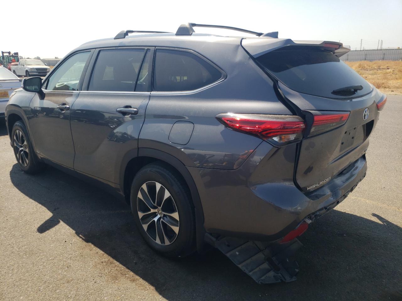 Image 2 of 2020 TOYOTA HIGHLANDER HYBRID XLE 2020 with VIN 5TDHBRCH8LS509306