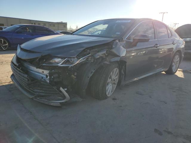Obraz 1 z 2022 TOYOTA CAMRY LE 2022 z VIN 4T1C11AK4NU688001