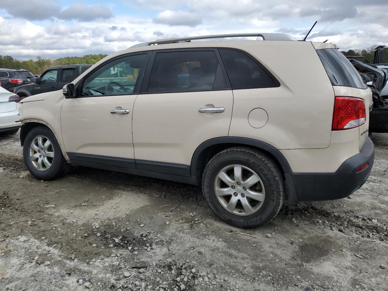 Image 2 of 2011 KIA SORENTO BASE 2011 with VIN 5XYKT3A16BG107026