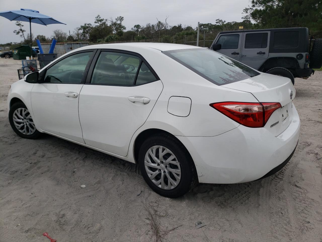 Изображение 2 2018 TOYOTA COROLLA L 2018 с VIN 5YFBURHEXJP802371