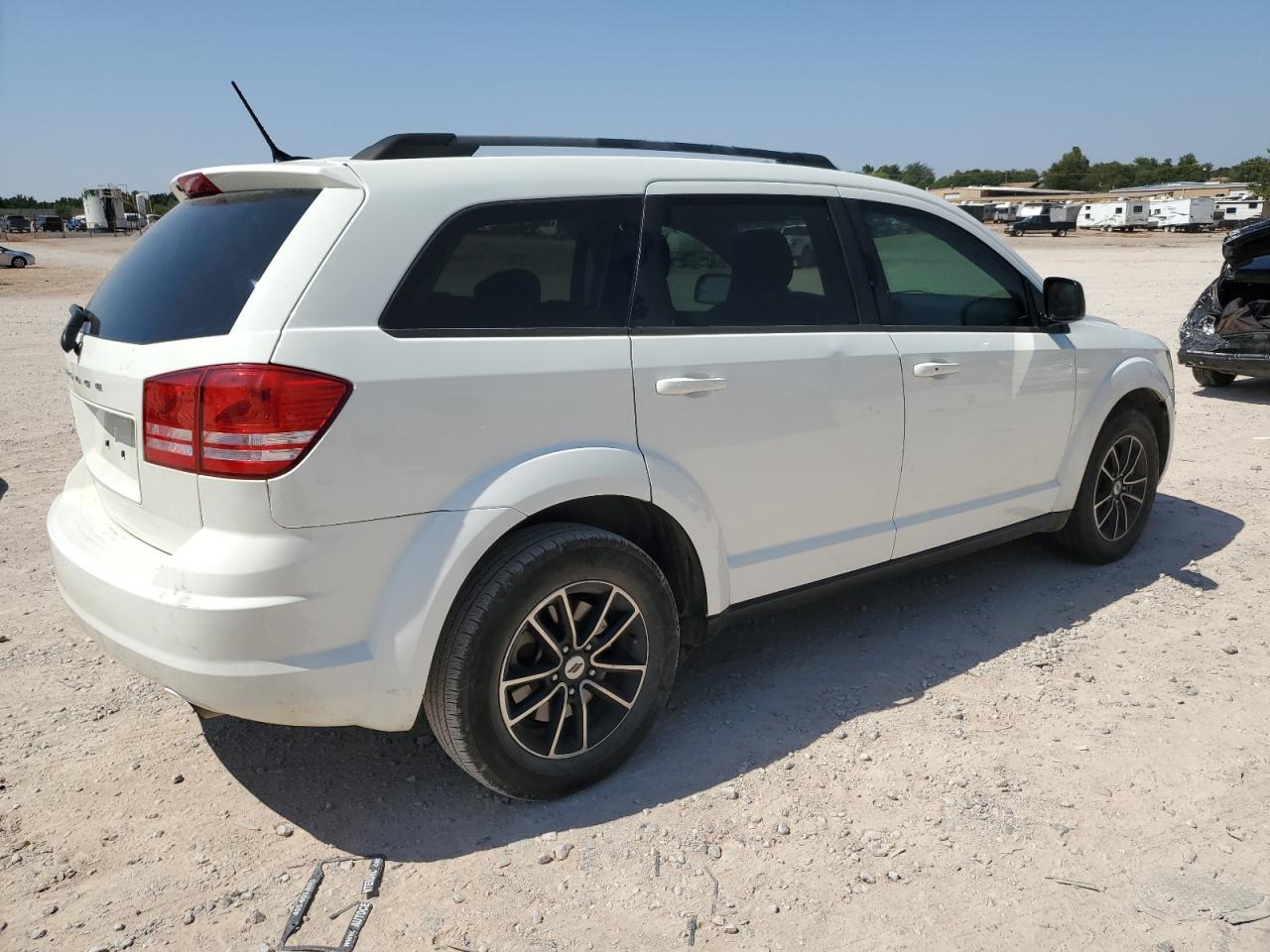 Изображение 3 2018 DODGE JOURNEY SE 2018 с VIN 3C4PDCAB5JT427859