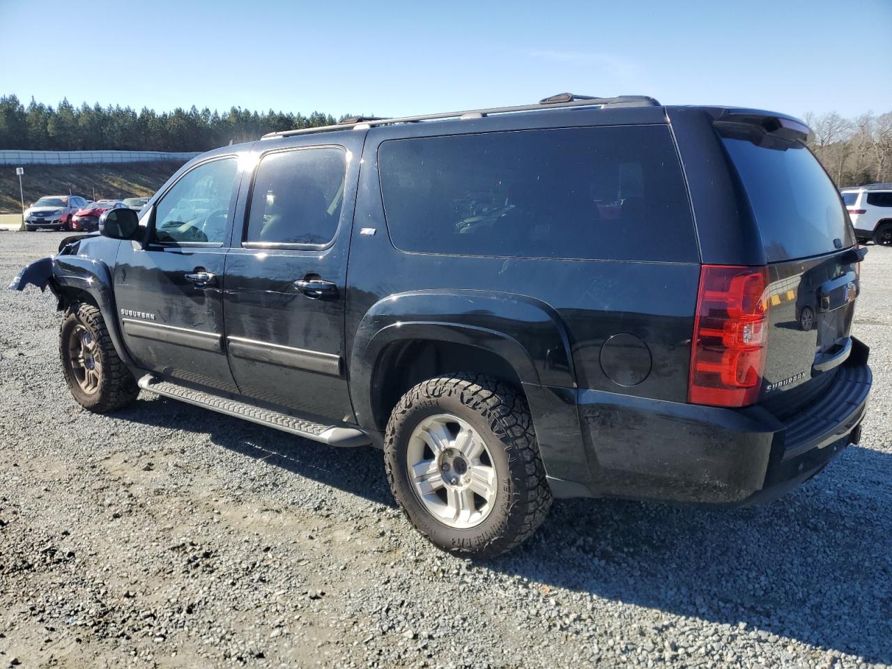 Image 2 of 2010 CHEVROLET SUBURBAN K1500 LT 2010 with VIN 1GNUKJE39AR187876