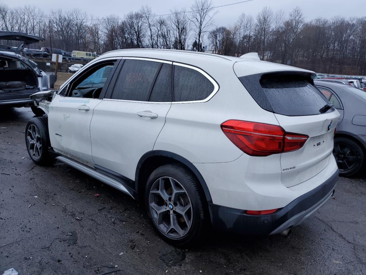 Obraz 2 z 2017 BMW X1 XDRIVE28I 2017 z VIN WBXHT3C34H5F79385