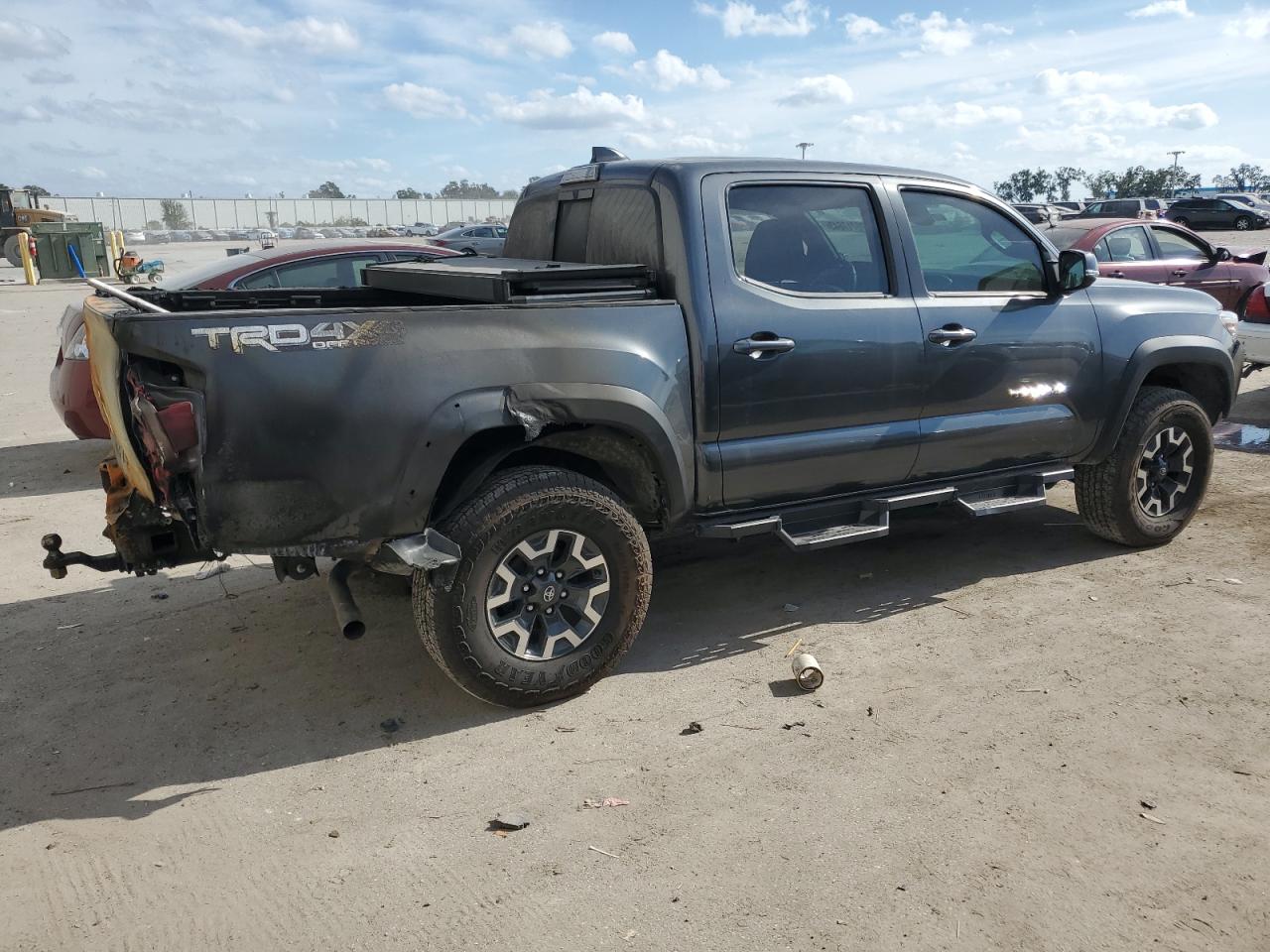 Obraz 3 z 2021 TOYOTA TACOMA DOUBLE CAB 2021 z VIN 3TMCZ5AN8MM435412