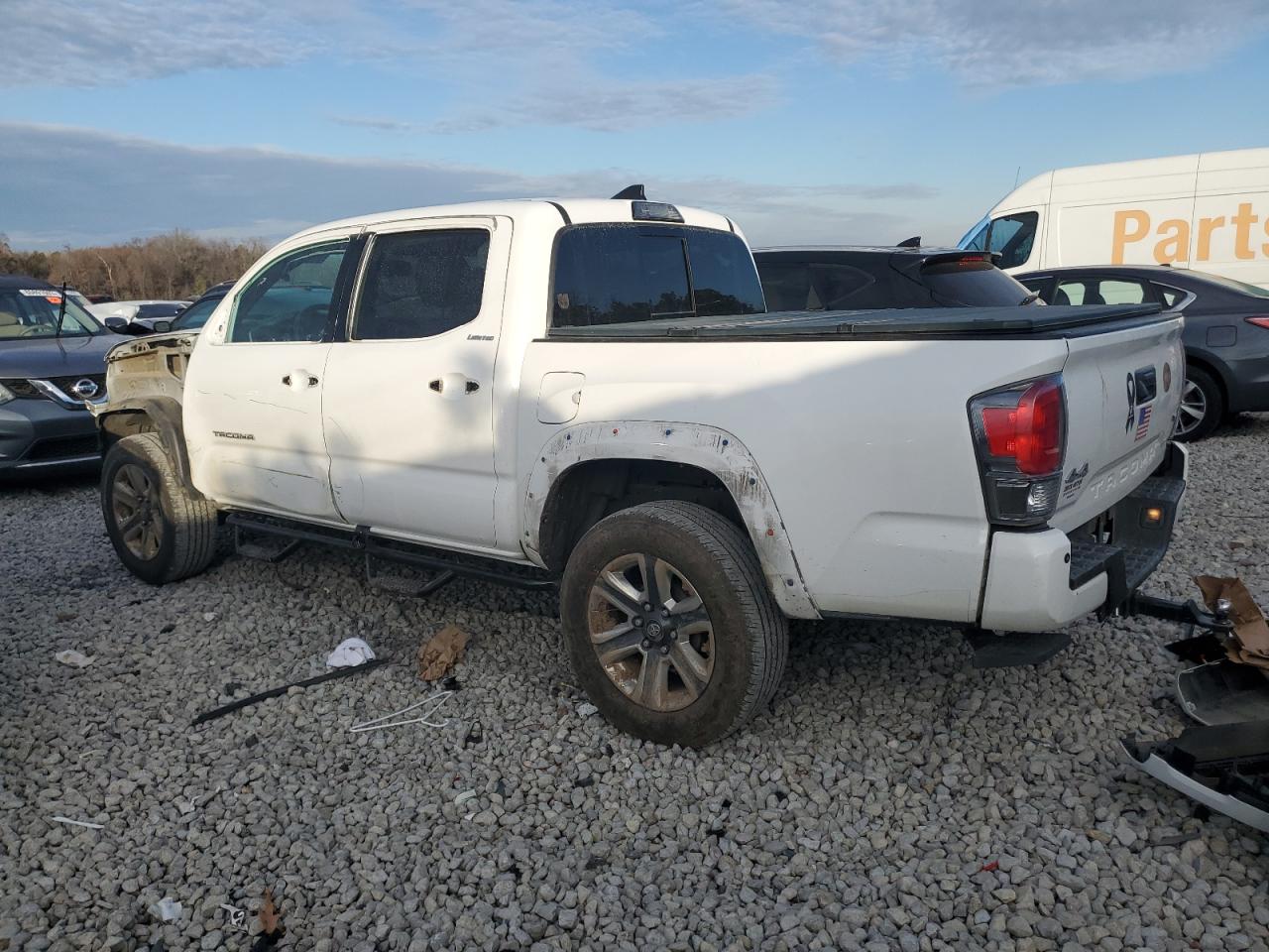 Obraz 2 z 2017 TOYOTA TACOMA DOUBLE CAB 2017 z VIN 3TMGZ5AN2HM055179