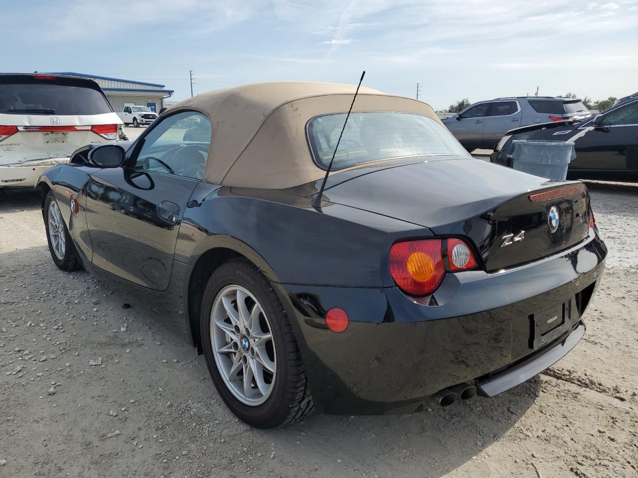 Image 2 of 2003 BMW Z4 2.5 2003 with VIN 4USBT33443LS44294