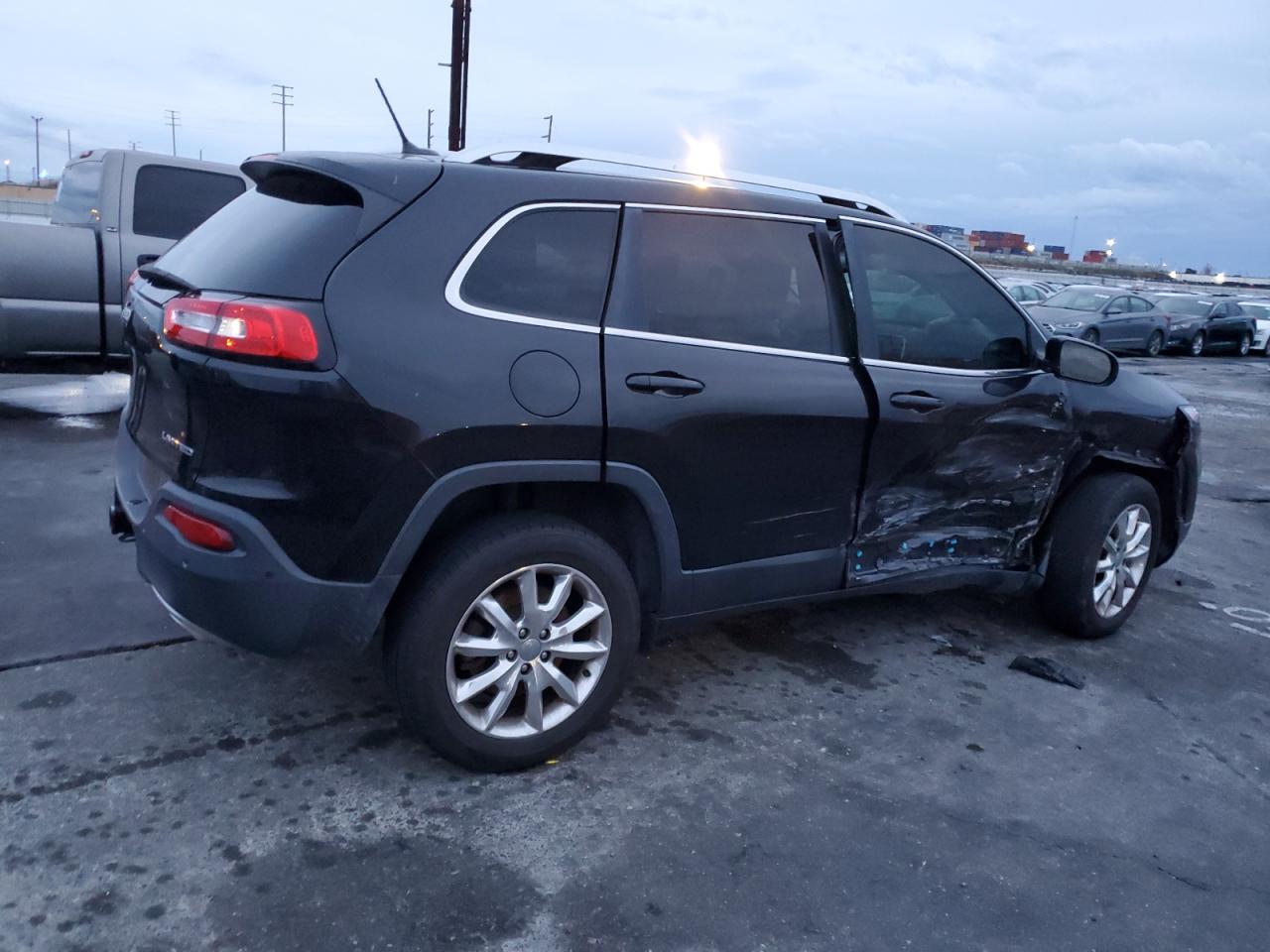 Image 3 of 2015 JEEP CHEROKEE LIMITED 2015 with VIN 1C4PJMDS4FW738372