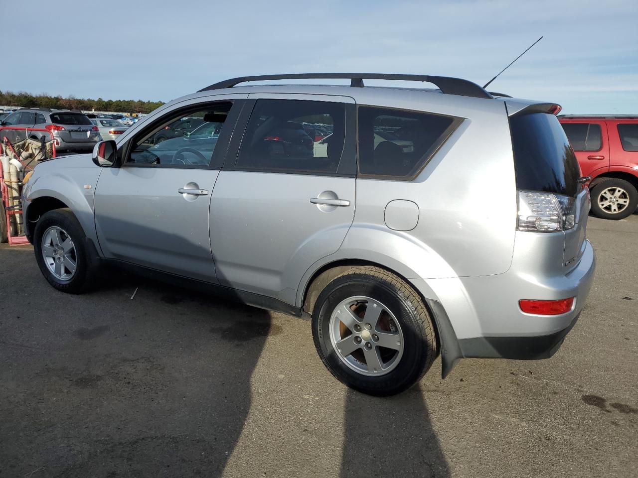 Image 2 of 2008 MITSUBISHI OUTLANDER ES 2008 with VIN JA4LT21W28Z005737