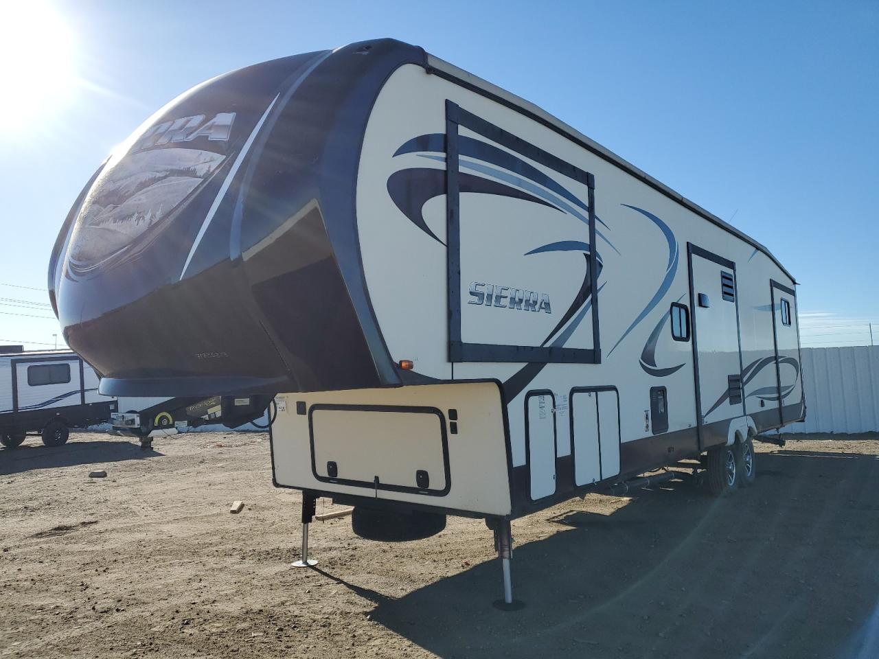 Изображение 2 2015 WILDWOOD SIERR400BH 2015 с VIN 4X4FSEP29FJ040485