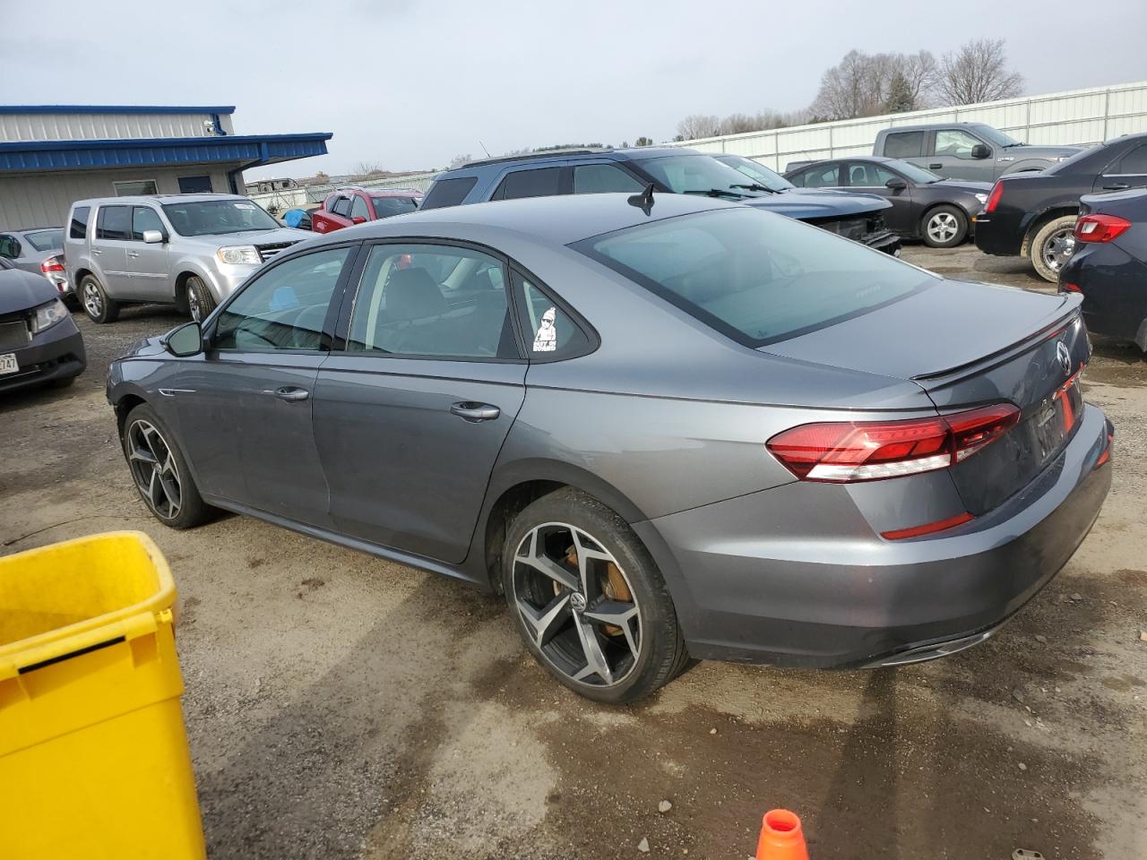 Obraz 2 z 2020 VOLKSWAGEN PASSAT R-LINE 2020 z VIN 1VWMA7A36LC026523