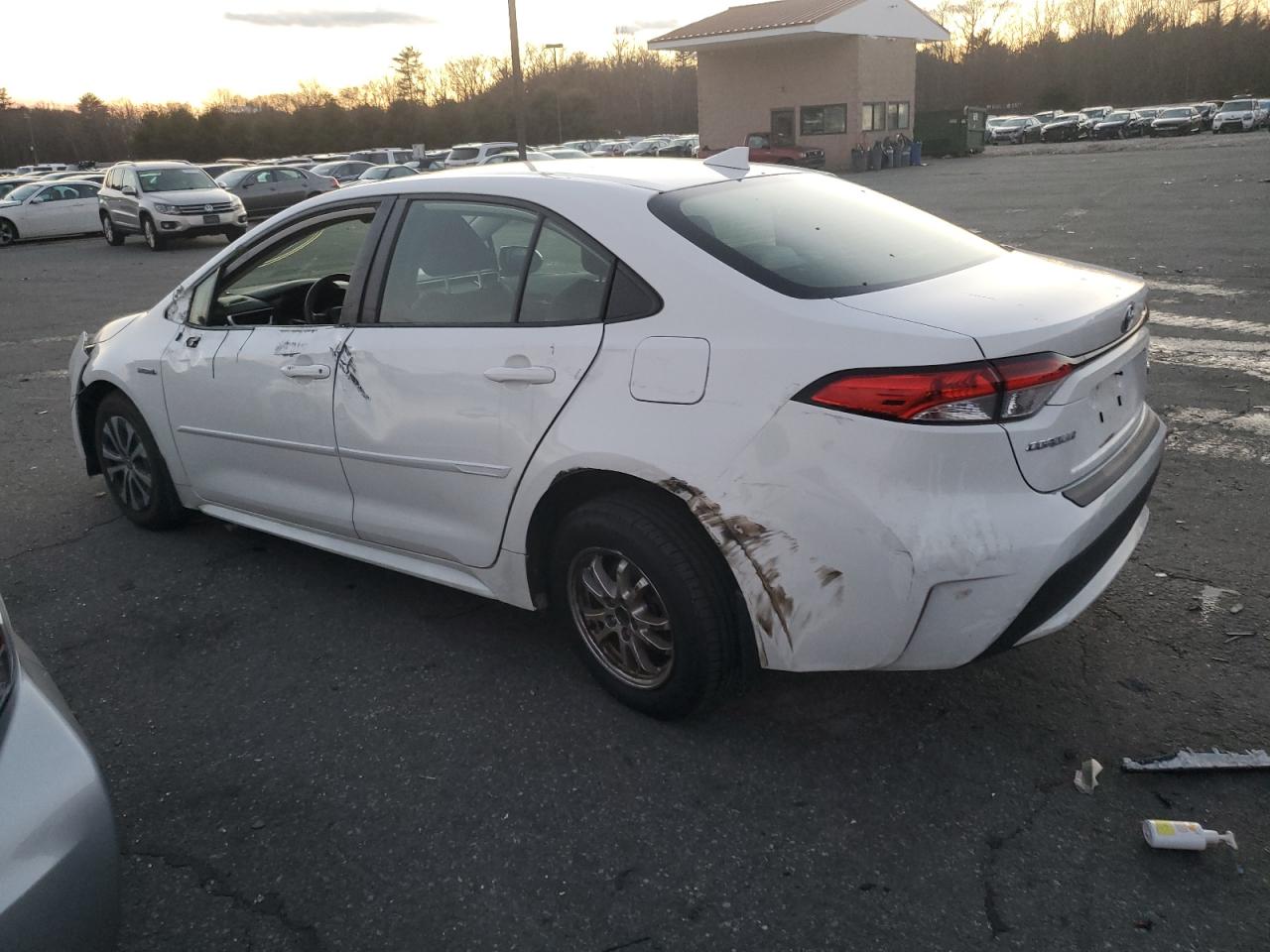 Obraz 2 z 2020 TOYOTA COROLLA LE 2020 z VIN JTDEBRBE1LJ001217