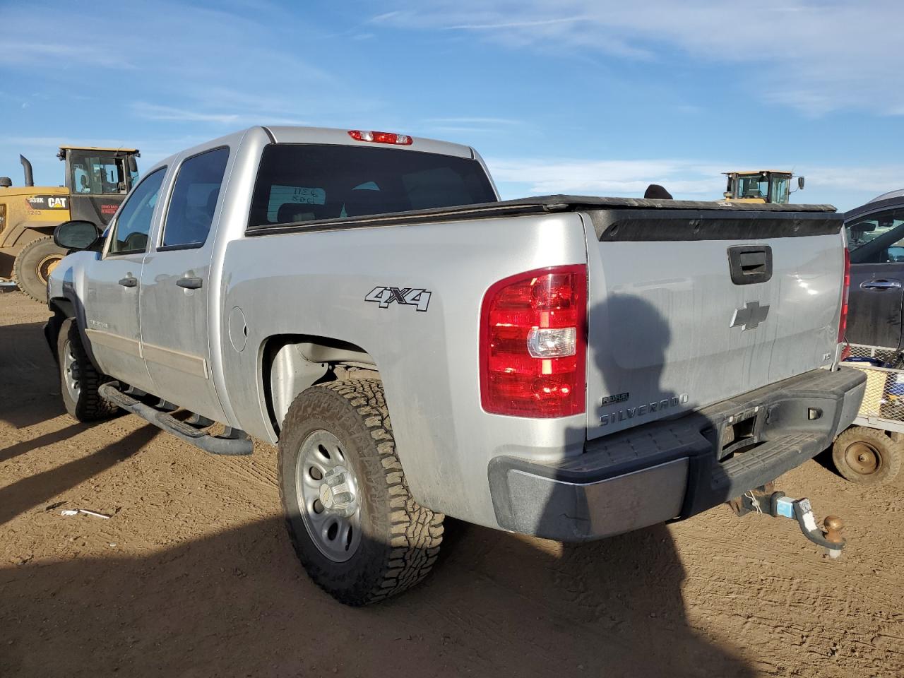 Image 2 of 2011 CHEVROLET SILVERADO K1500 LS 2011 with VIN 3GCPKREA8BG369783