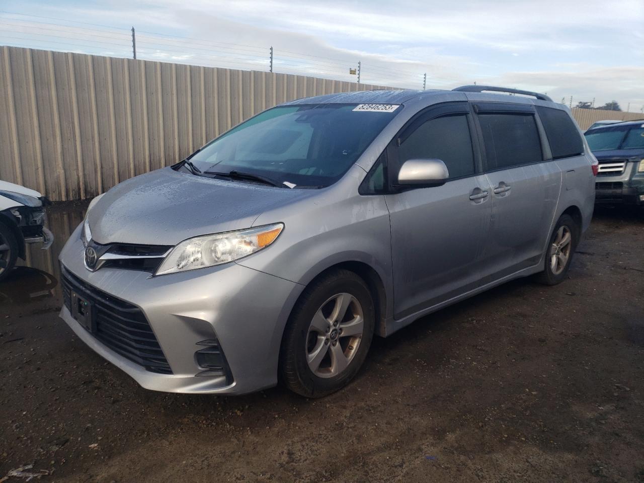 Изображение 1 2018 TOYOTA SIENNA LE 2018 с VIN 5TDKZ3DC5JS901710