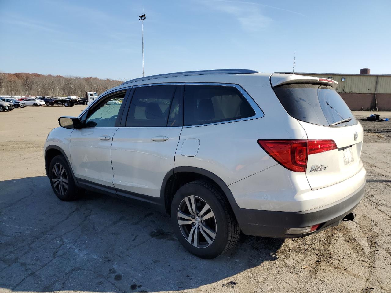 Image 2 of 2018 HONDA PILOT EXL 2018 with VIN 5FNYF6H56JB034743