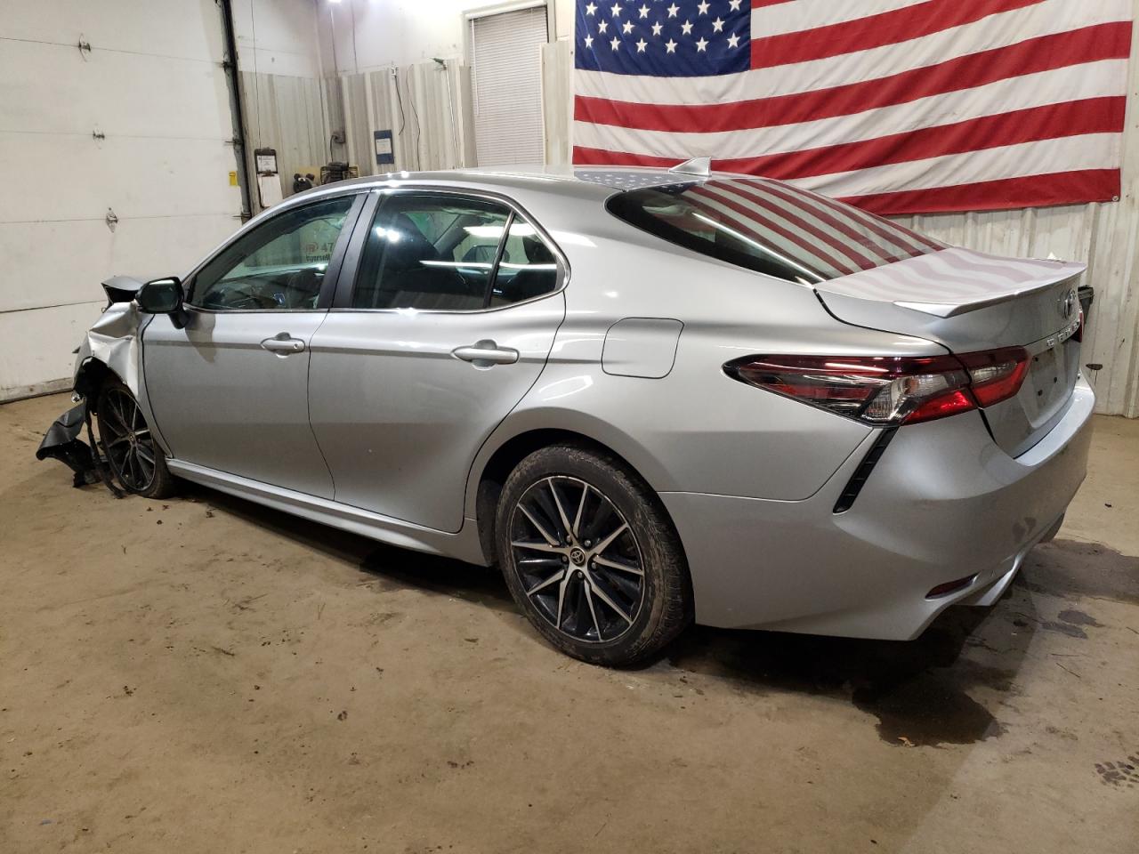 Image 2 of 2021 TOYOTA CAMRY SE 2021 with VIN 4T1G11AK2MU433797