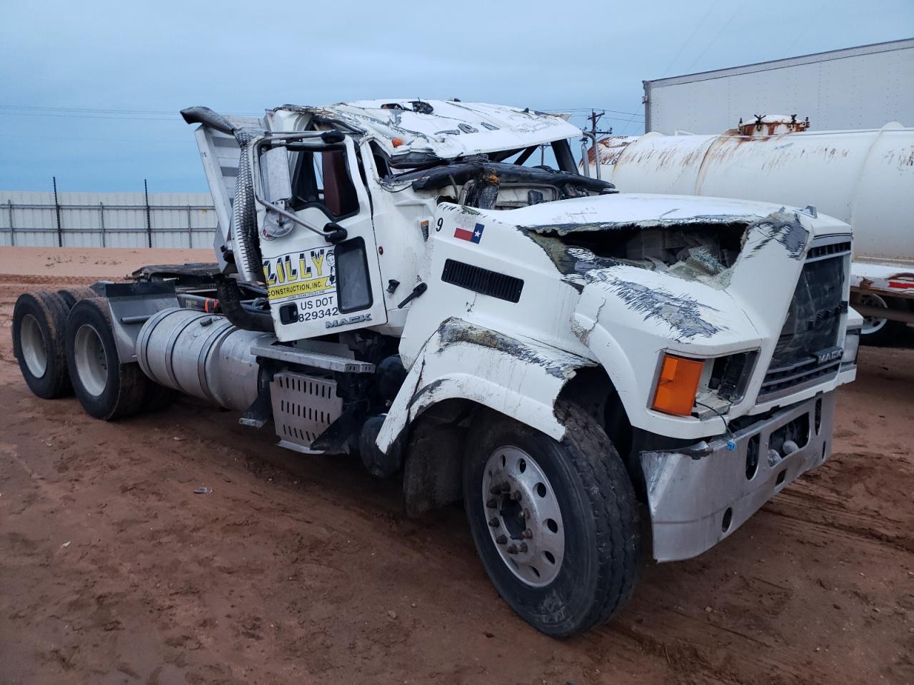 Image 1 of 2013 MACK 600 CHU600 2013 with VIN 1M1AN09Y1DM012560