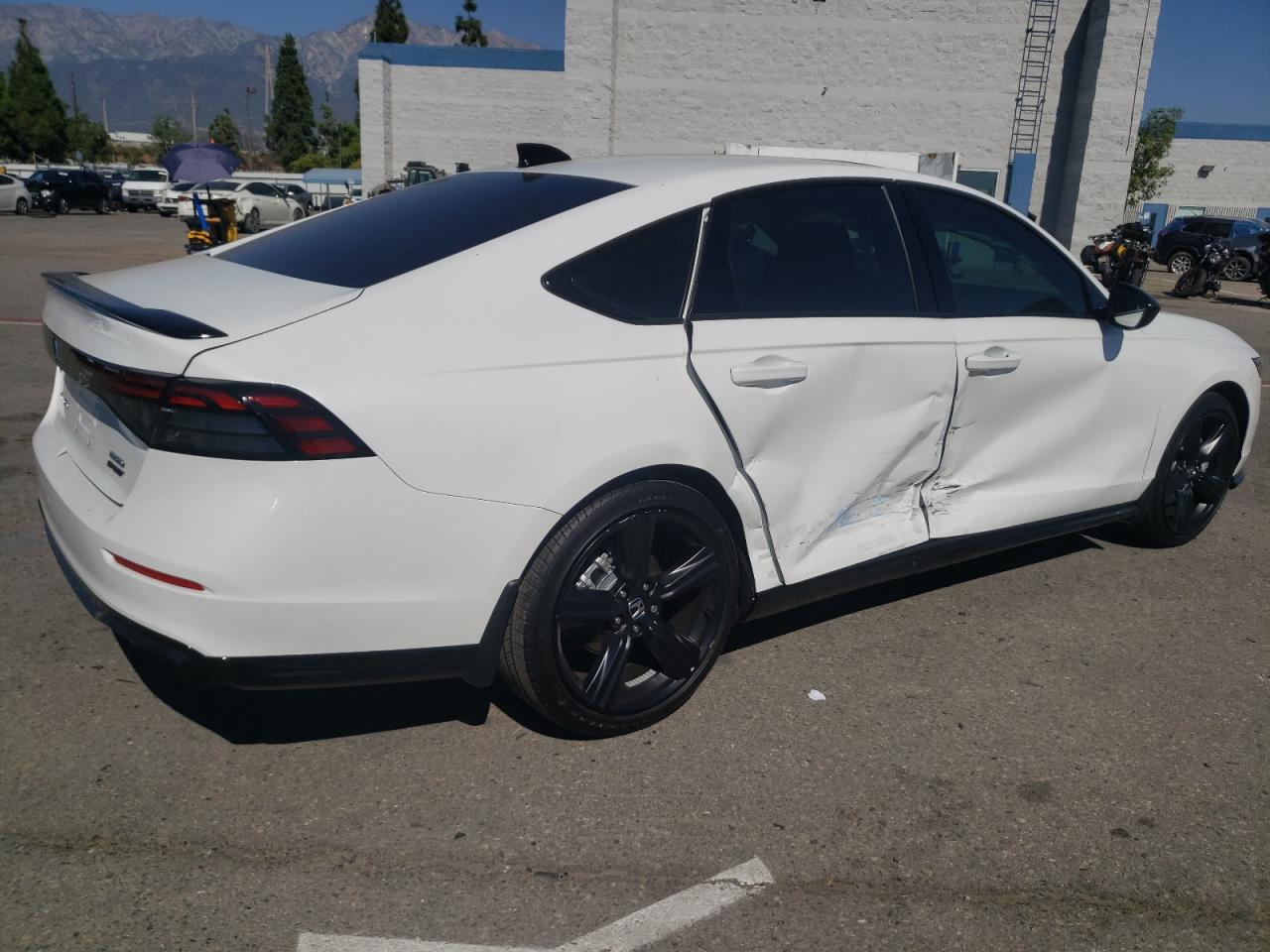 Изображение 3 2023 HONDA ACCORD HYBRID SPORT-L 2023 с VIN 1HGCY2F74PA065221