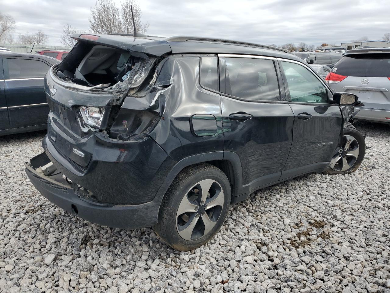 Image 3 of 2018 JEEP COMPASS LATITUDE 2018 with VIN 3C4NJDBB6JT201141