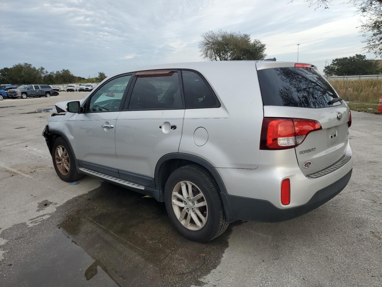 Image 2 of 2014 KIA SORENTO LX 2014 with VIN 5XYKT3A64EG425517