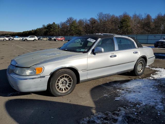 Obraz 1 z 2000 LINCOLN TOWN CAR SIGNATURE 2000 z VIN 1LNHM82W5YY923980