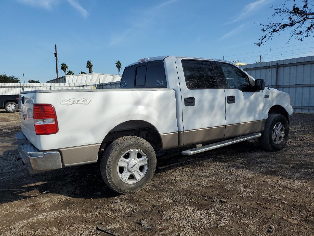 Obraz 3 z 2004 FORD F150 SUPERCREW 2004 z VIN 1FTPW14524KD73821