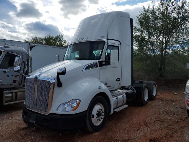 Image 2 of 2021 KENWORTH CONSTRUCTION T680 2021 with VIN 1XKYDP9X5MJ457522