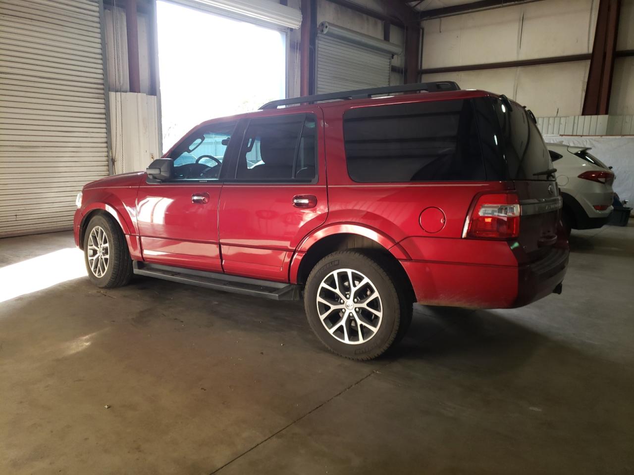 Изображение 2 2015 FORD EXPEDITION XLT 2015 с VIN 1FMJU1HT5FEF47320