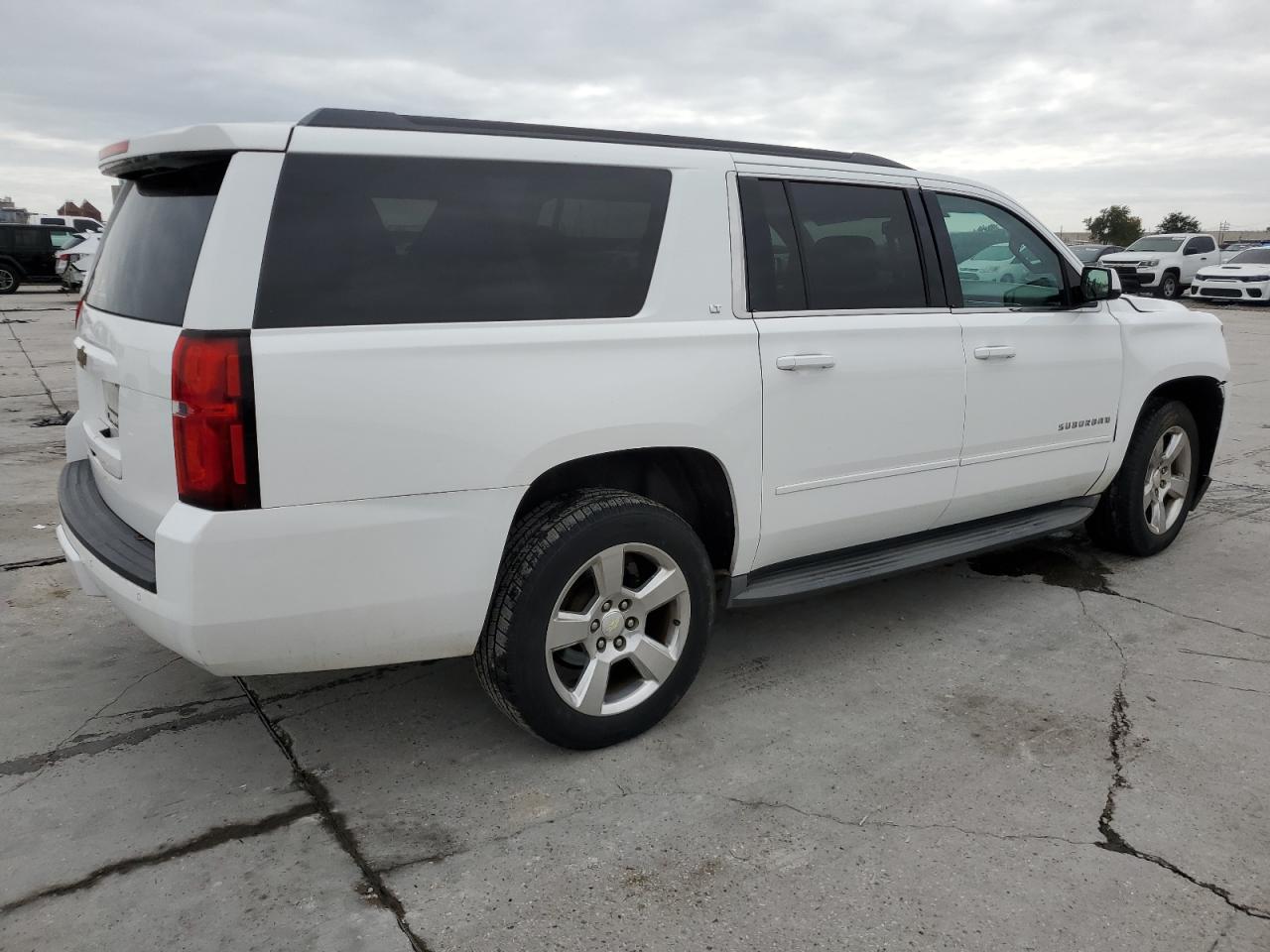 Image 3 of 2015 CHEVROLET SUBURBAN C1500 LT 2015 with VIN 1GNSCJKC0FR184249